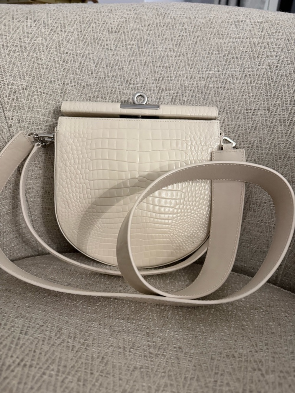 Gu de Demilune Shoulder Bag